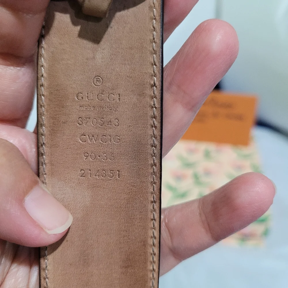 Gucci Black Leather Belt with Gold Buckle - Picture 6 of 10